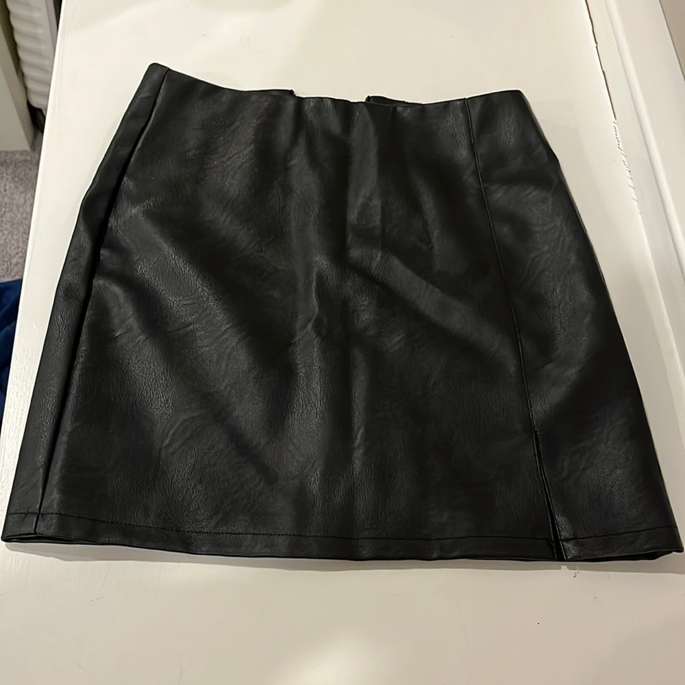 NWOT - Top Shop faux leather skirt